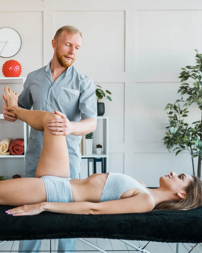 kobieta podczas fizjoterapii